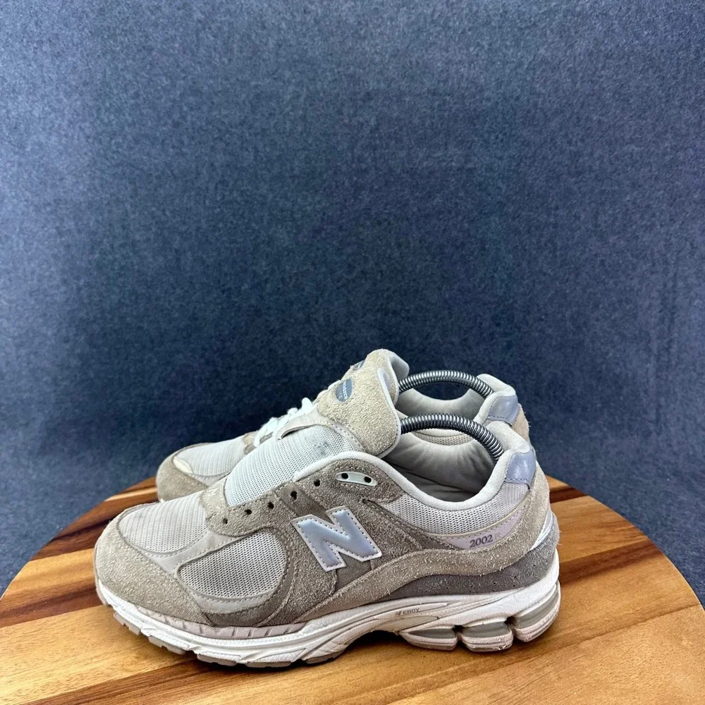 New Balance Trainers Sz 9.5 Womens Brown Driftwood Sandstone 2002R Running Shoes